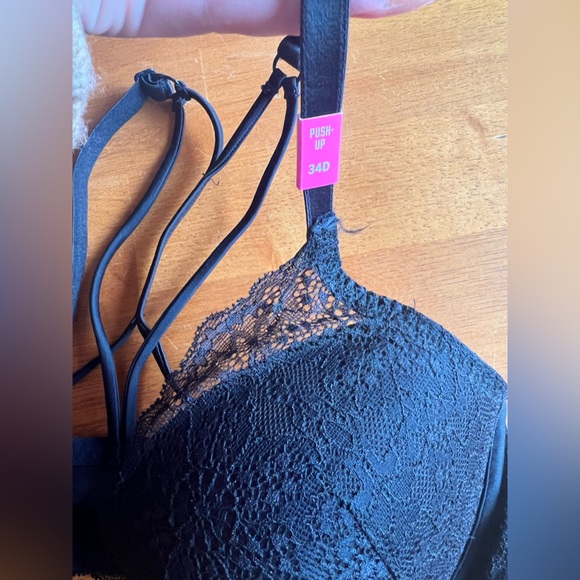 NWT’s Victorias Secret push-up Bra - Picture 5 of 6